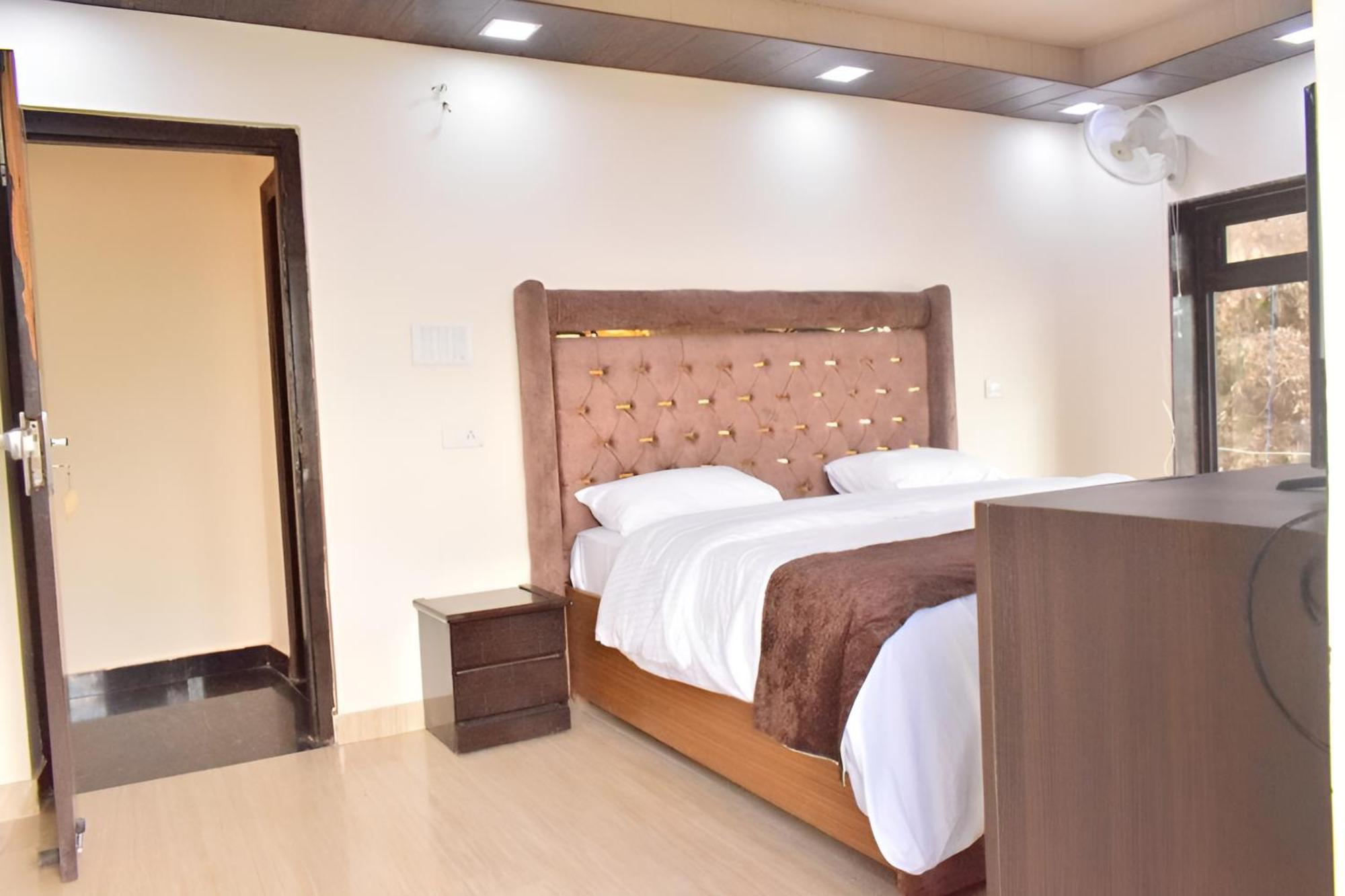 מוסורי Rudhraksh Villa 4Br- Perfect Vacay Villa מראה חיצוני תמונה