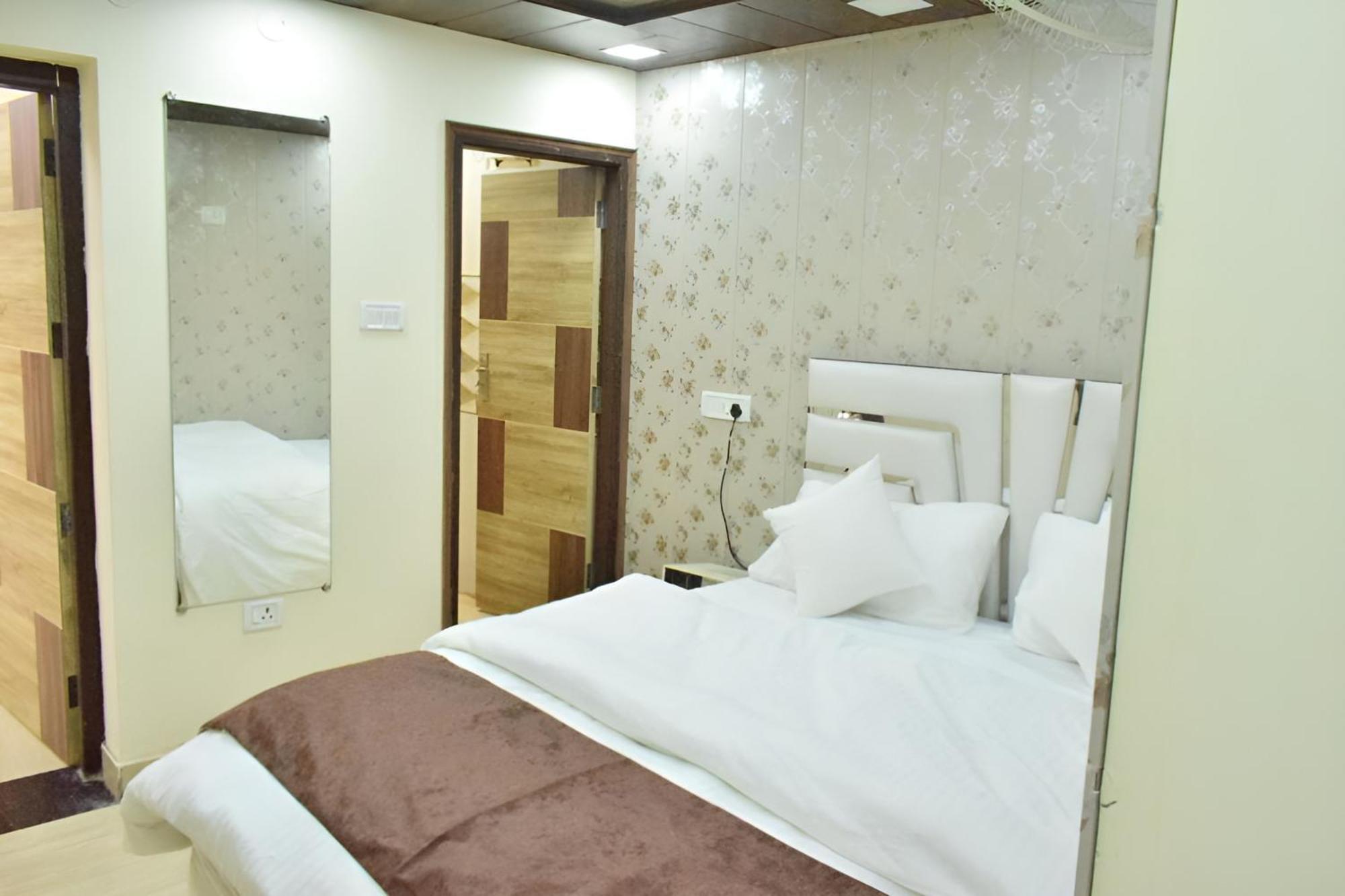 מוסורי Rudhraksh Villa 4Br- Perfect Vacay Villa מראה חיצוני תמונה