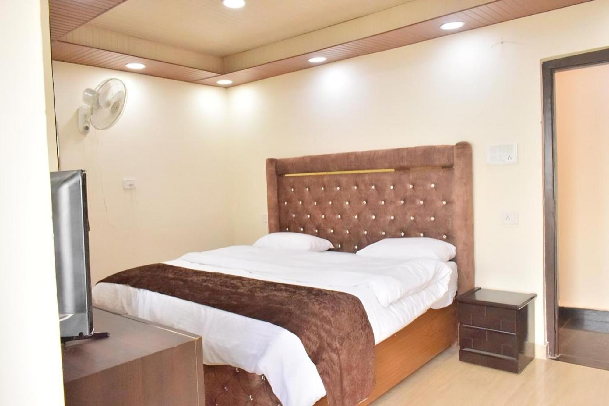 מוסורי Rudhraksh Villa 4Br- Perfect Vacay Villa מראה חיצוני תמונה